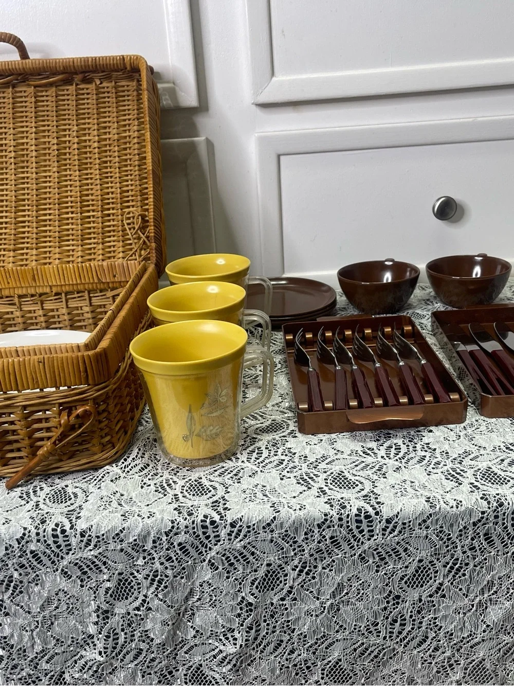 Vintage 1950s Stanhome MCM Picnic Basket Suitcase Set Plates Cups Knives Forks